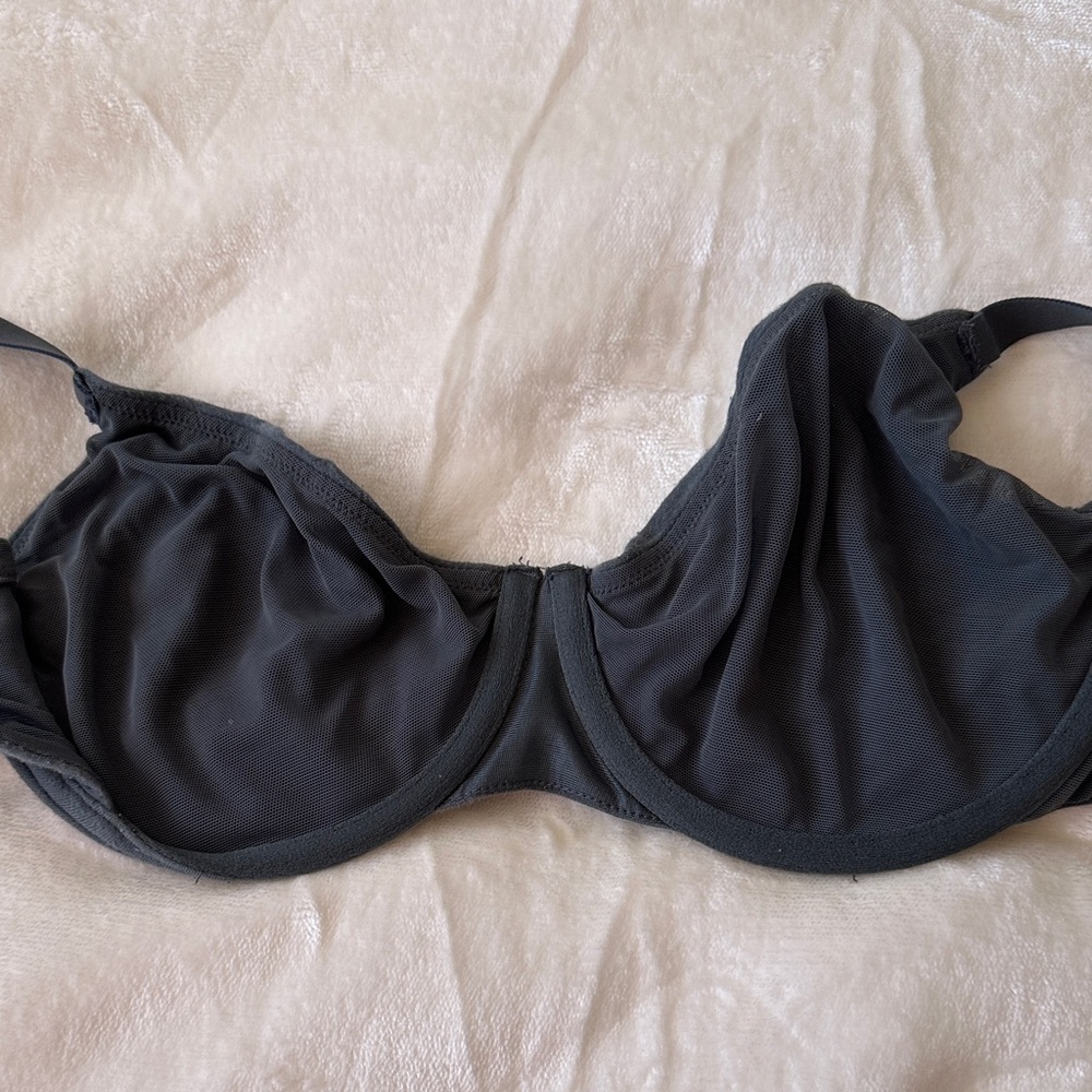 Skims Lightly Lined Underwire Bra - Picture 4 of 10